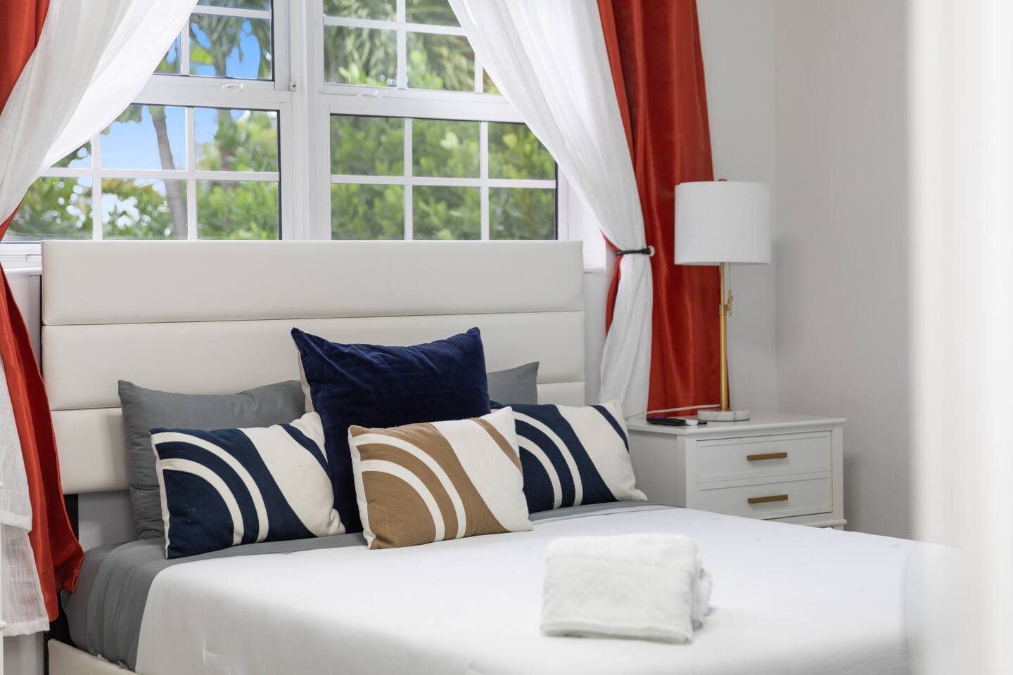 Luxe Coastal Escape Water Front - Heated pool