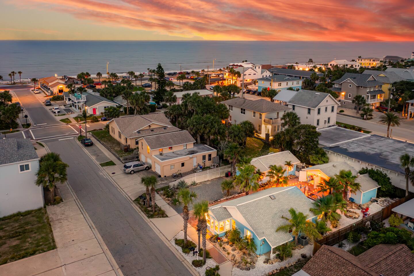 The CrabTrap Villa • 2 Bungalows • Steps to Beach