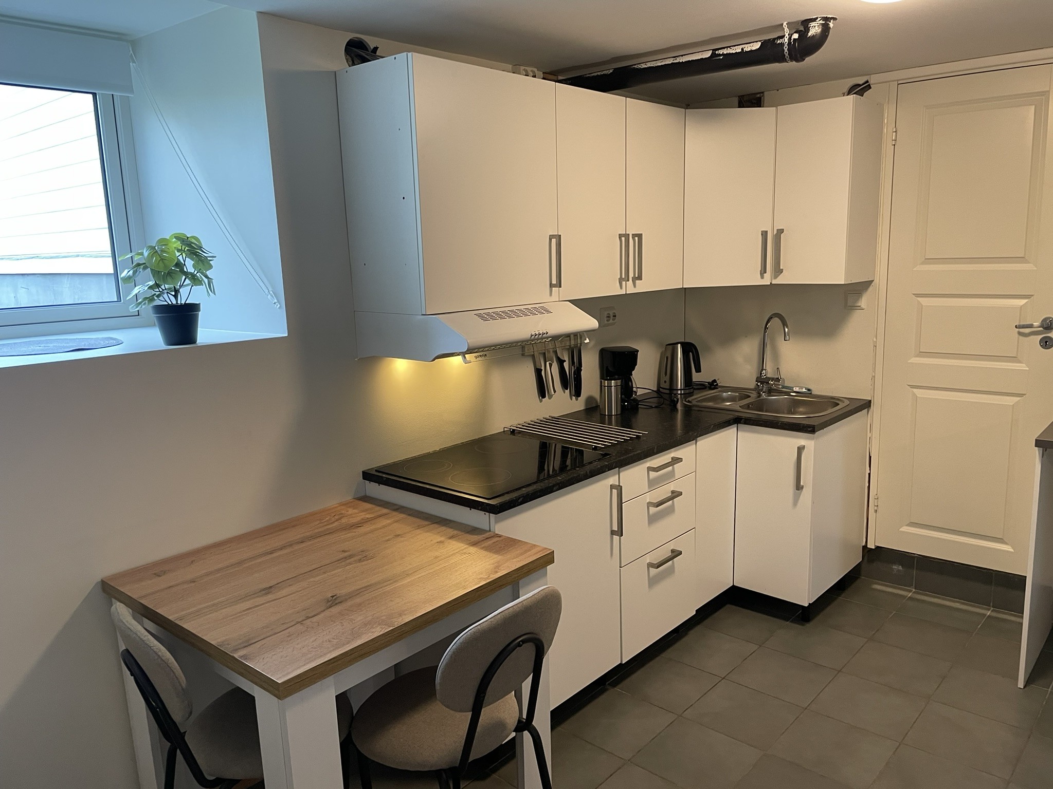 HB HolidayHomes - The Basement Budget