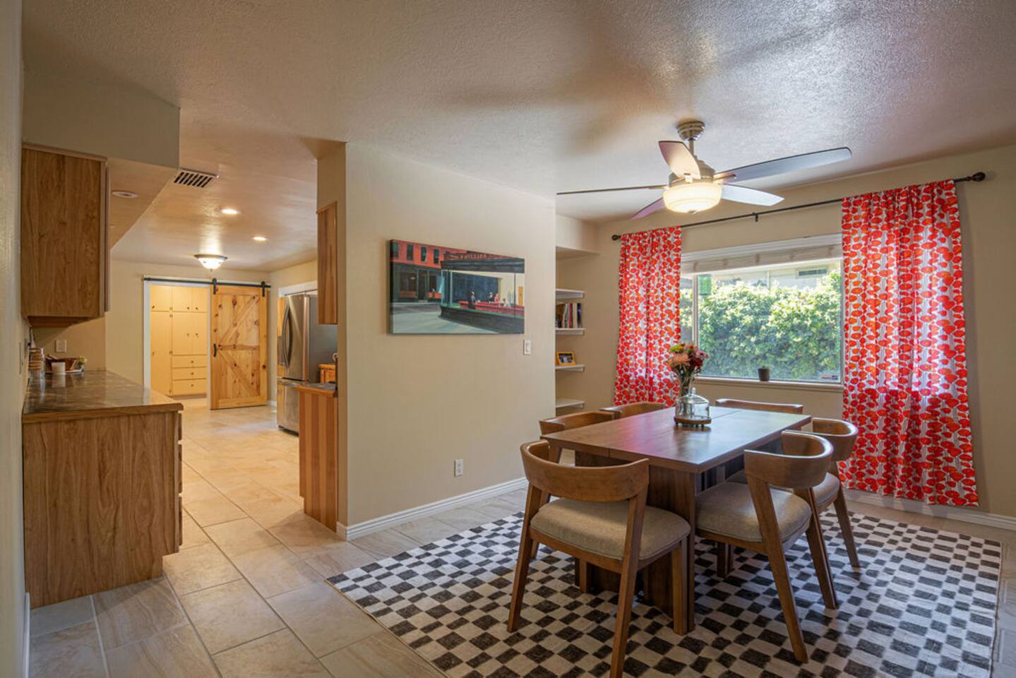 1970s Architecture/2 Bed/2 Bath/Fire Place/Patio