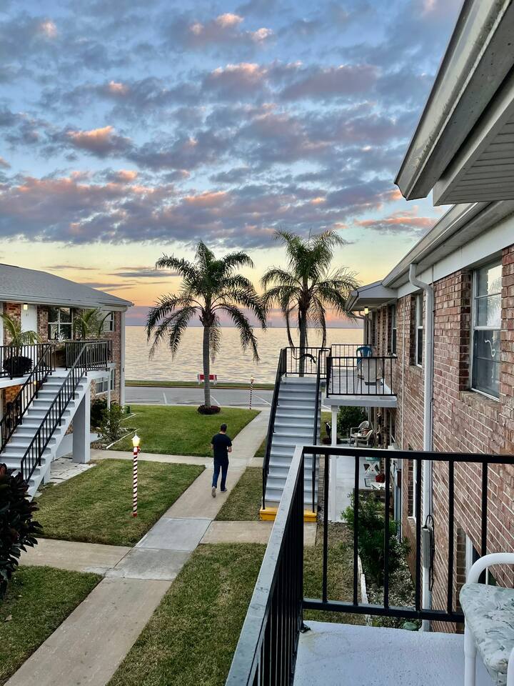 Spacious Waterfront Condo - Heated Pool