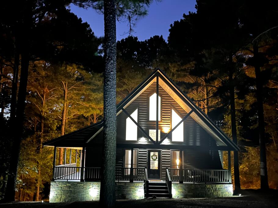Walkable location! Newly Updated|Outdoor Oasis