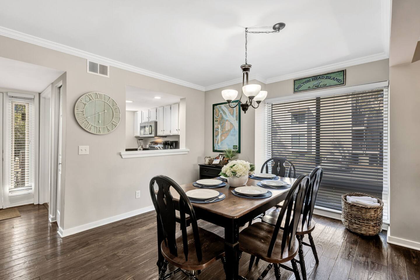 Location! Walk ToThe Beach, Dining and Shopping.