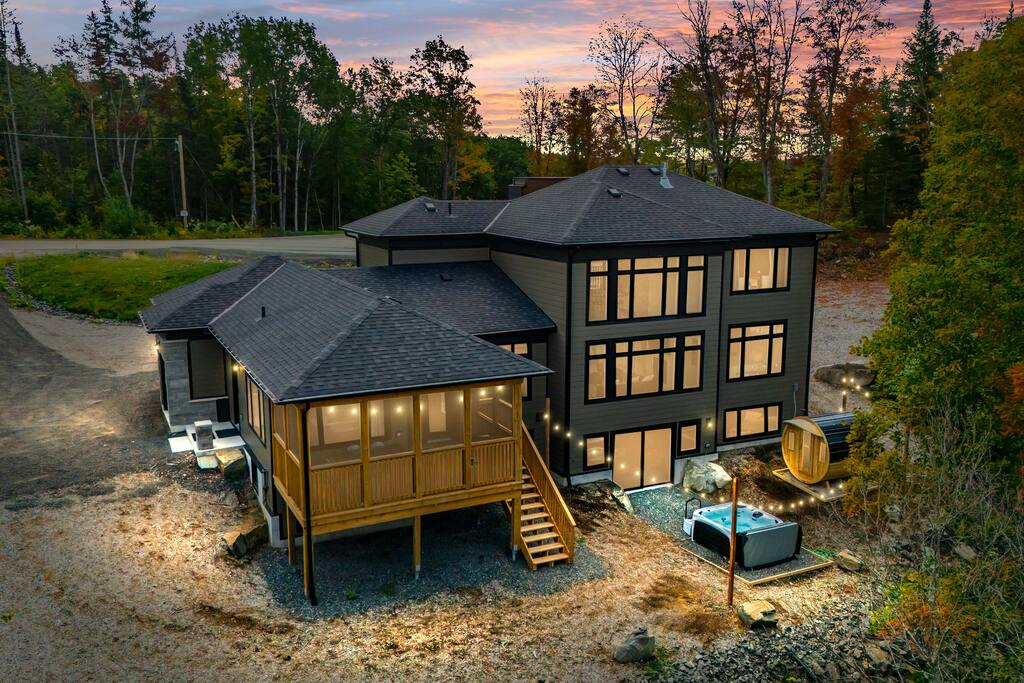 Northern Light Retreat|HotTub|Sauna|GamesRoom