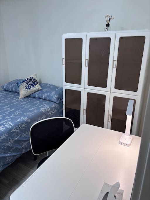 Comfortable Stay w/ Projector & Fast Wi-Fi