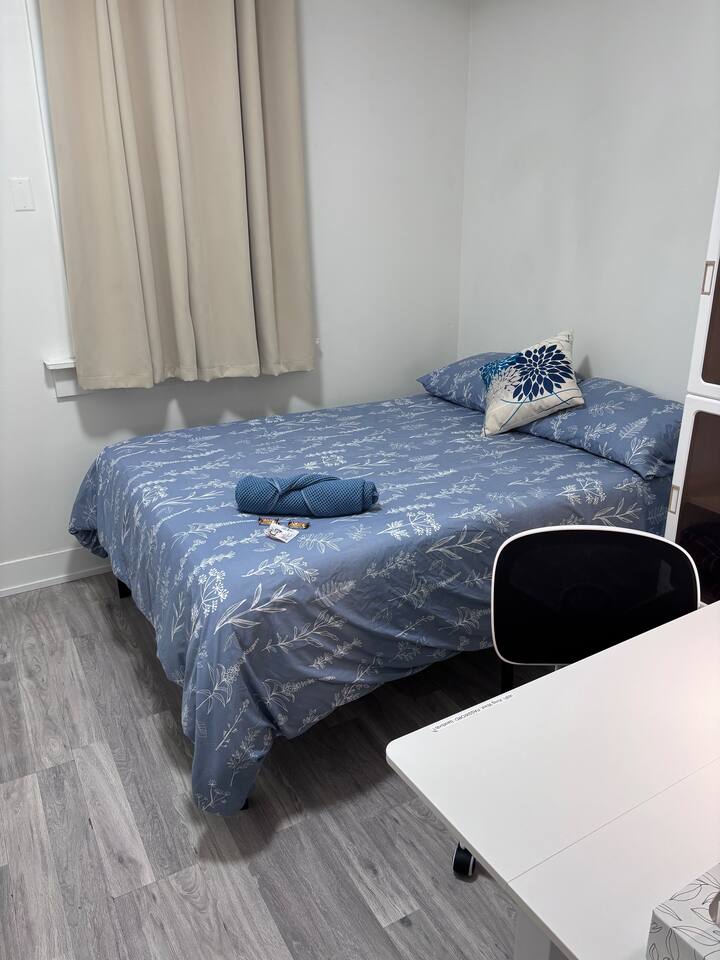 Comfortable Stay w/ Projector & Fast Wi-Fi