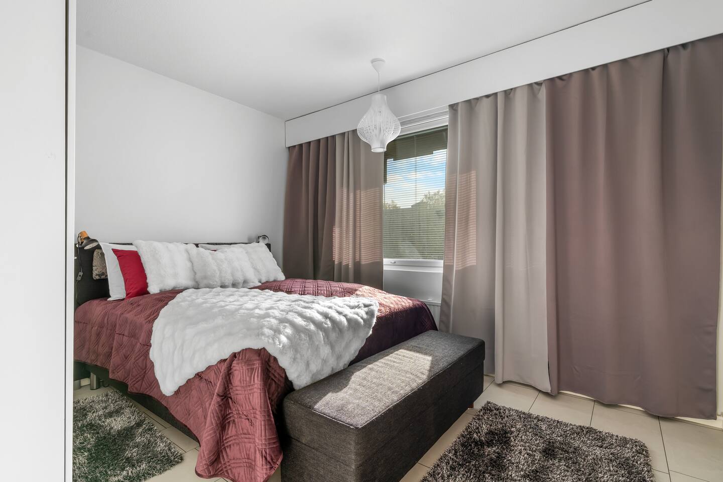 Polar City Apartment: Spacious w/ SAUNA + parking