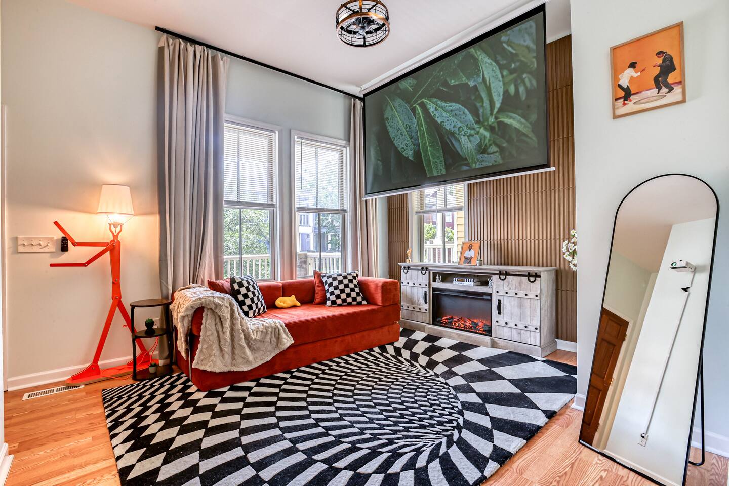 2King Bd, Massage Chair, Parkng, Starland District