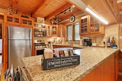 Cabin on 6 Acres, VIEWS, Hot Tub + Fire Pit, Games photo 6