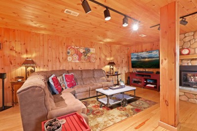 Cabin on 6 Acres, VIEWS, Hot Tub + Fire Pit, Games photo 11