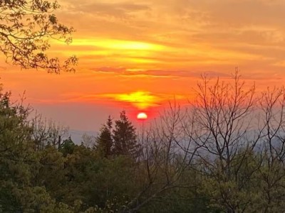 Experience jaw-dropping sunsets from the deck or living room—the sky paints itself in fiery oranges and pinks over layered mountains and forests. A perfect end to a day exploring the High Country.