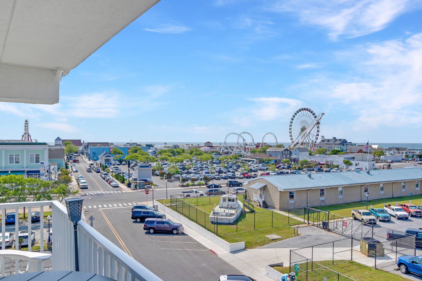 Couple's Corner — 2 Blocks to Boardwalk - Panoramic Views of Assateague Island (Assateague House 411)