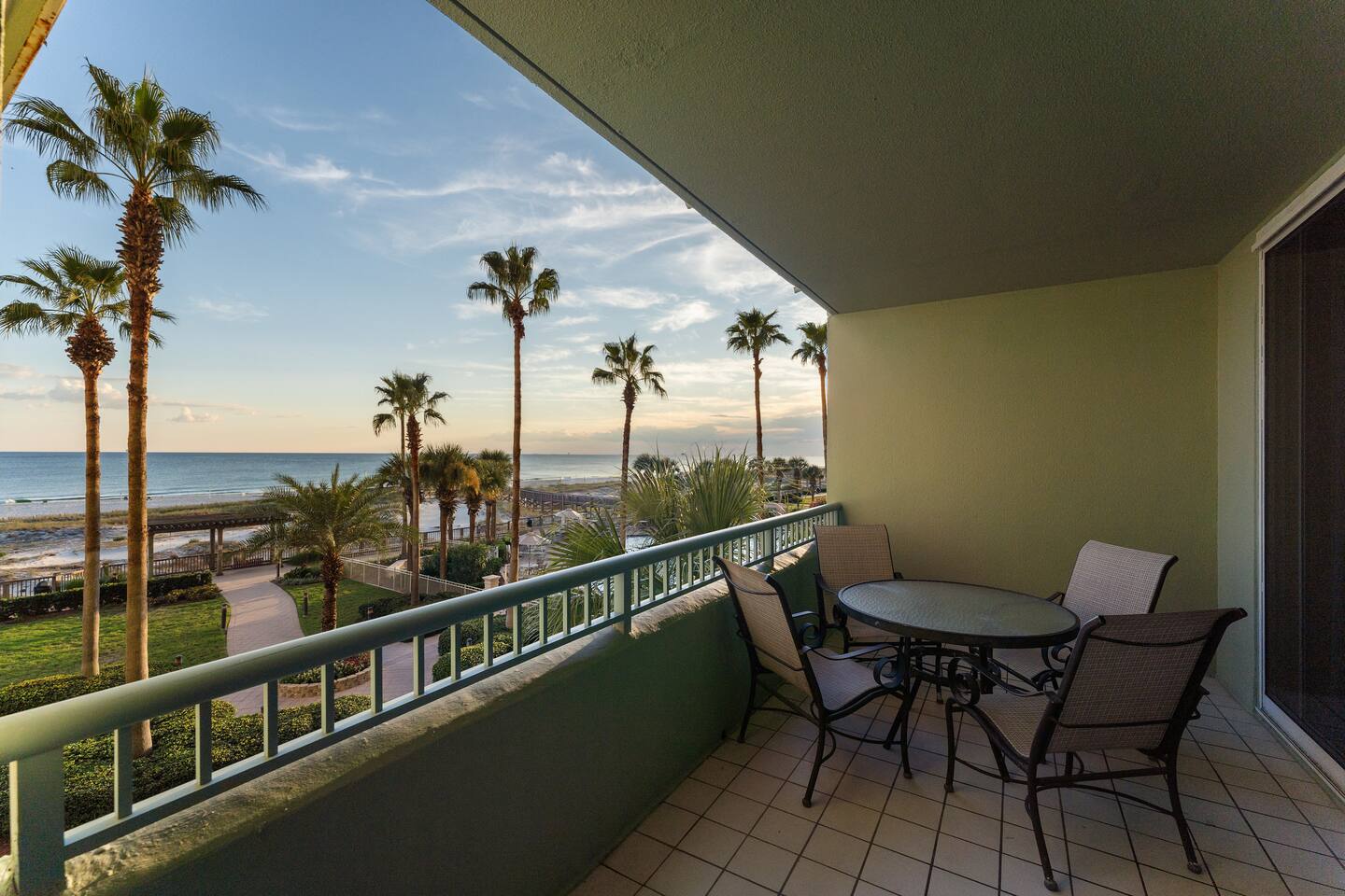 Oceanfront Condo at the Beach Club!