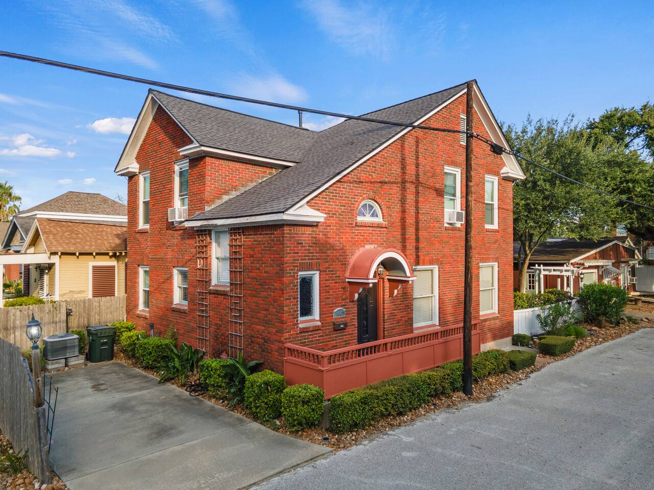 3BR/3 Bath Near Seawall & Cruise Port - Pets okay!