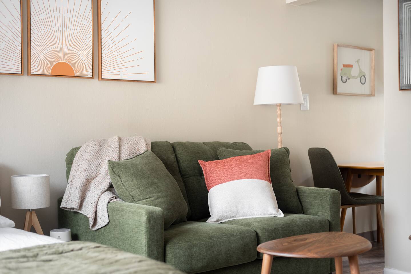 Sunny Mt. Tabor Studio, Full Kitchen, Walk to Park