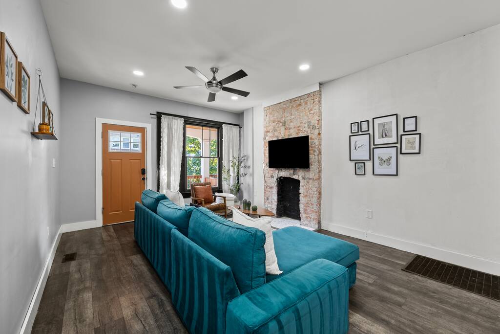 *NEW* Hot tub | KING bed | Near German Village |