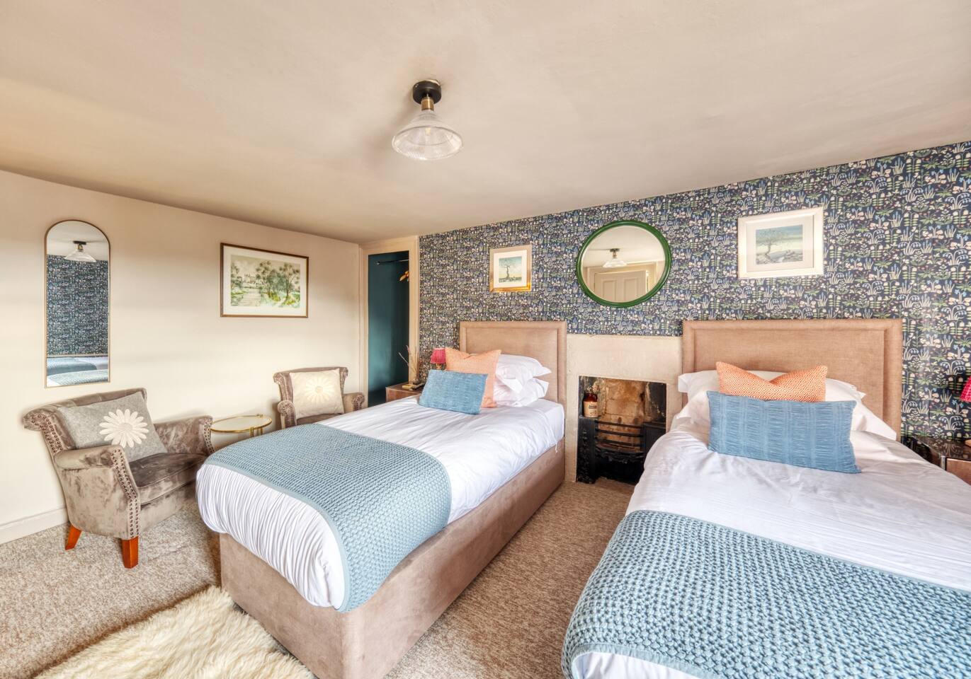 Hill House 5 - Twin room with private bathroom