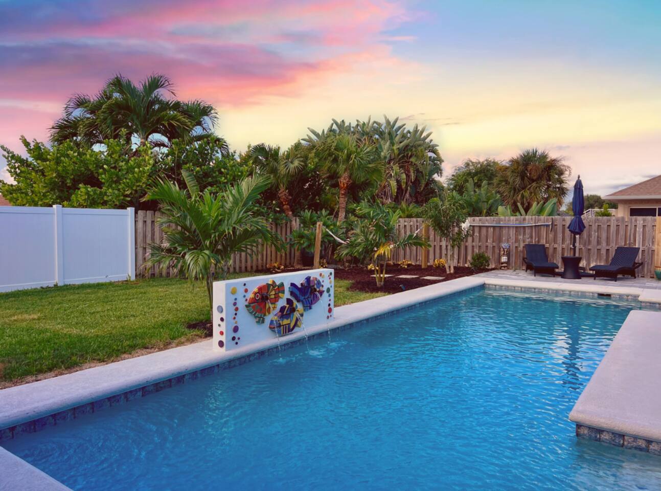 IslandVibes • Walk 2 Beach • HeatedPool • KingBeds