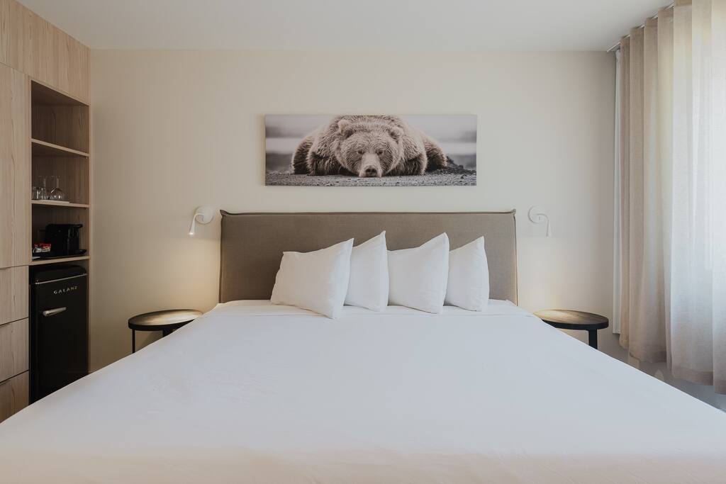 Tremblant Stay (B)-King bed, Free shuttle, Coffee