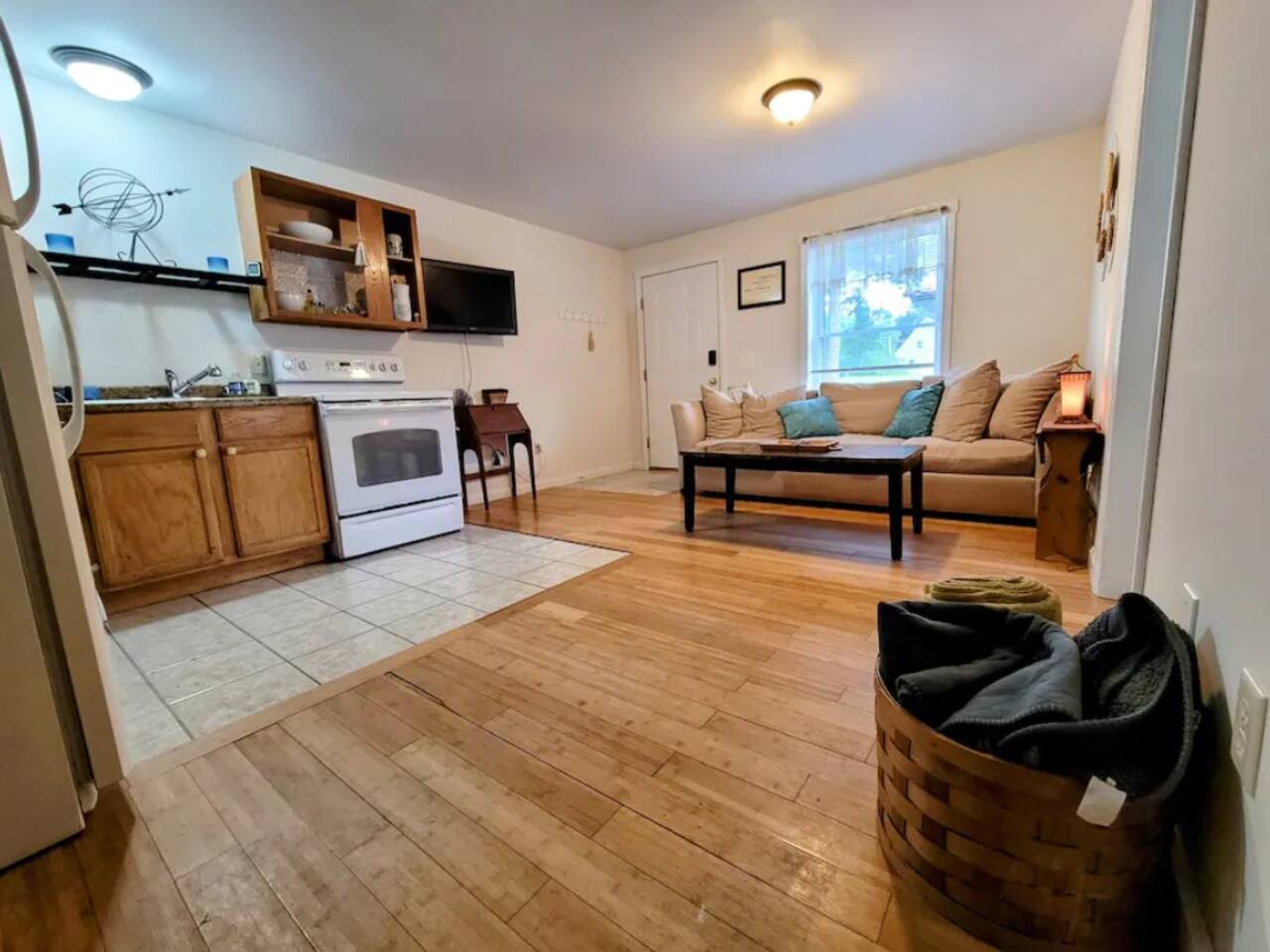 Spacious 2 Bedroom Duplex