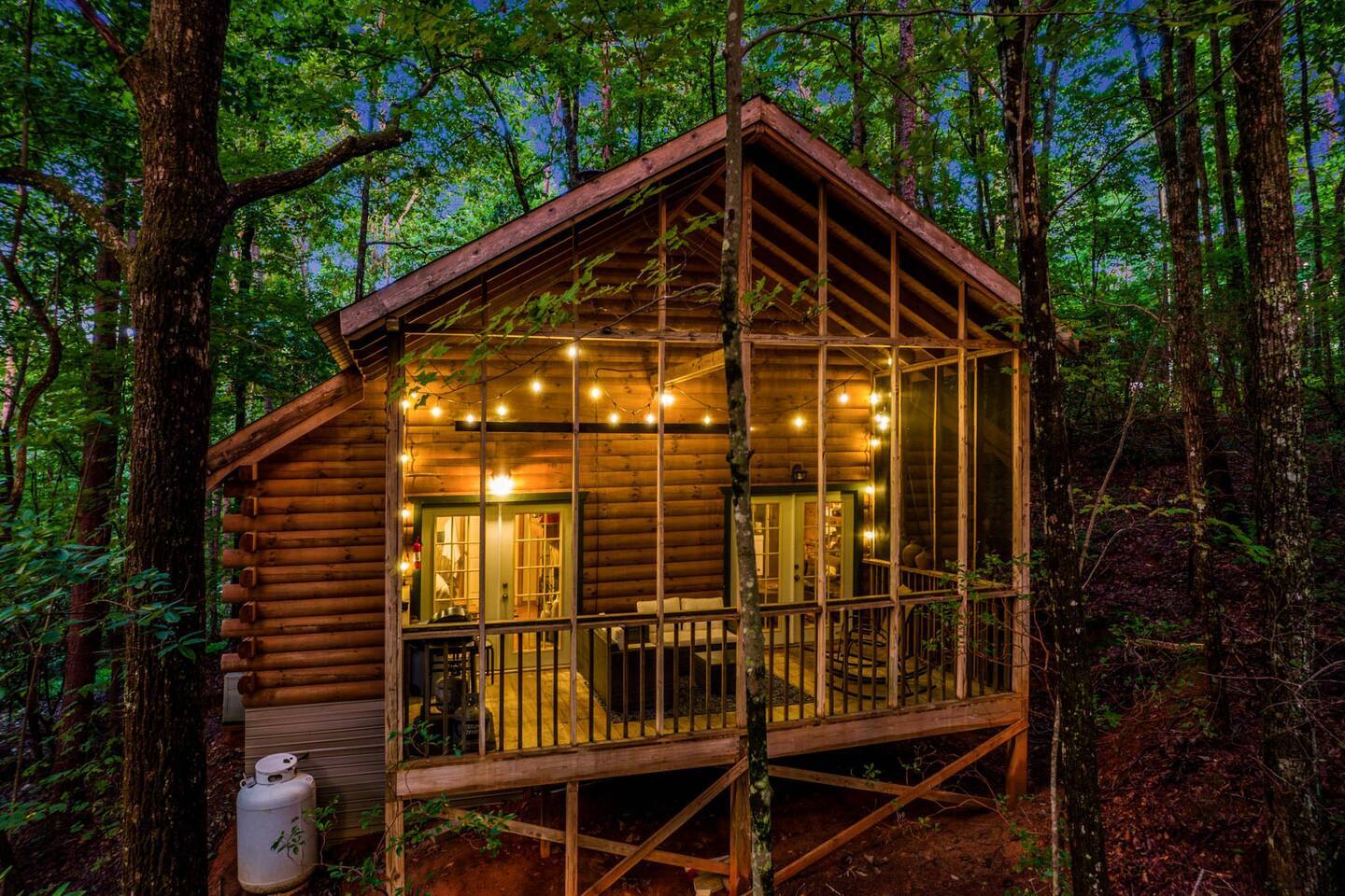 Red Rose Cabin exterior at dusk