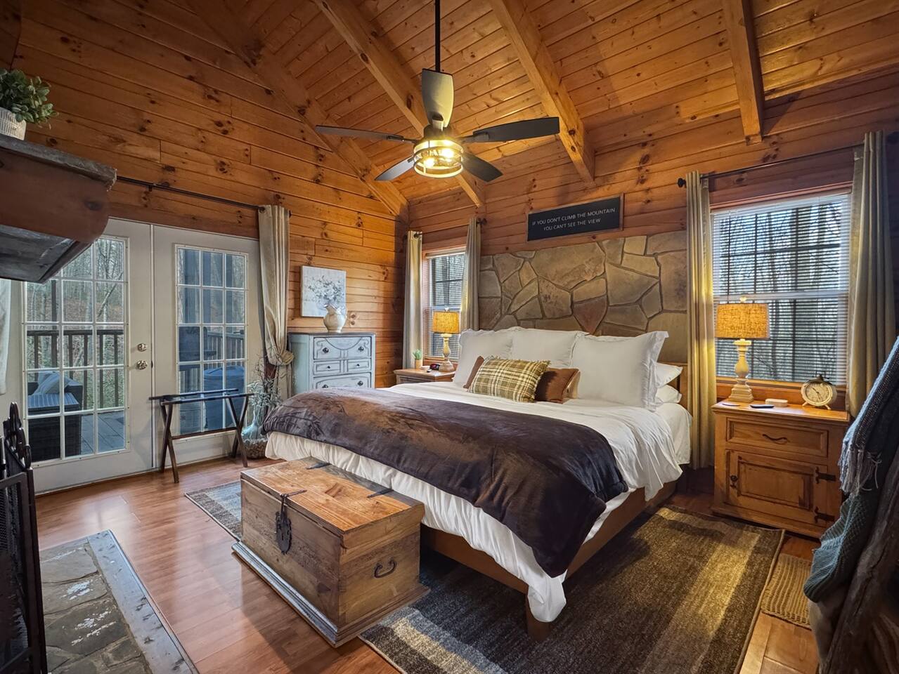 Vaulted ceilings in Red Rose Cabin bedroom