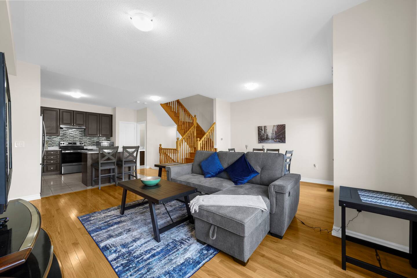 FamilyHome/Airport/Parking/FullKitchen/KidFun/2TVs