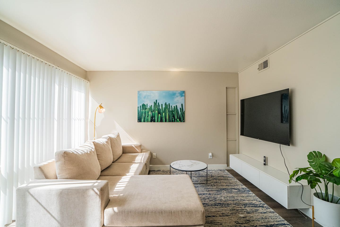 2B2B | Pool | Free Parking | Gym