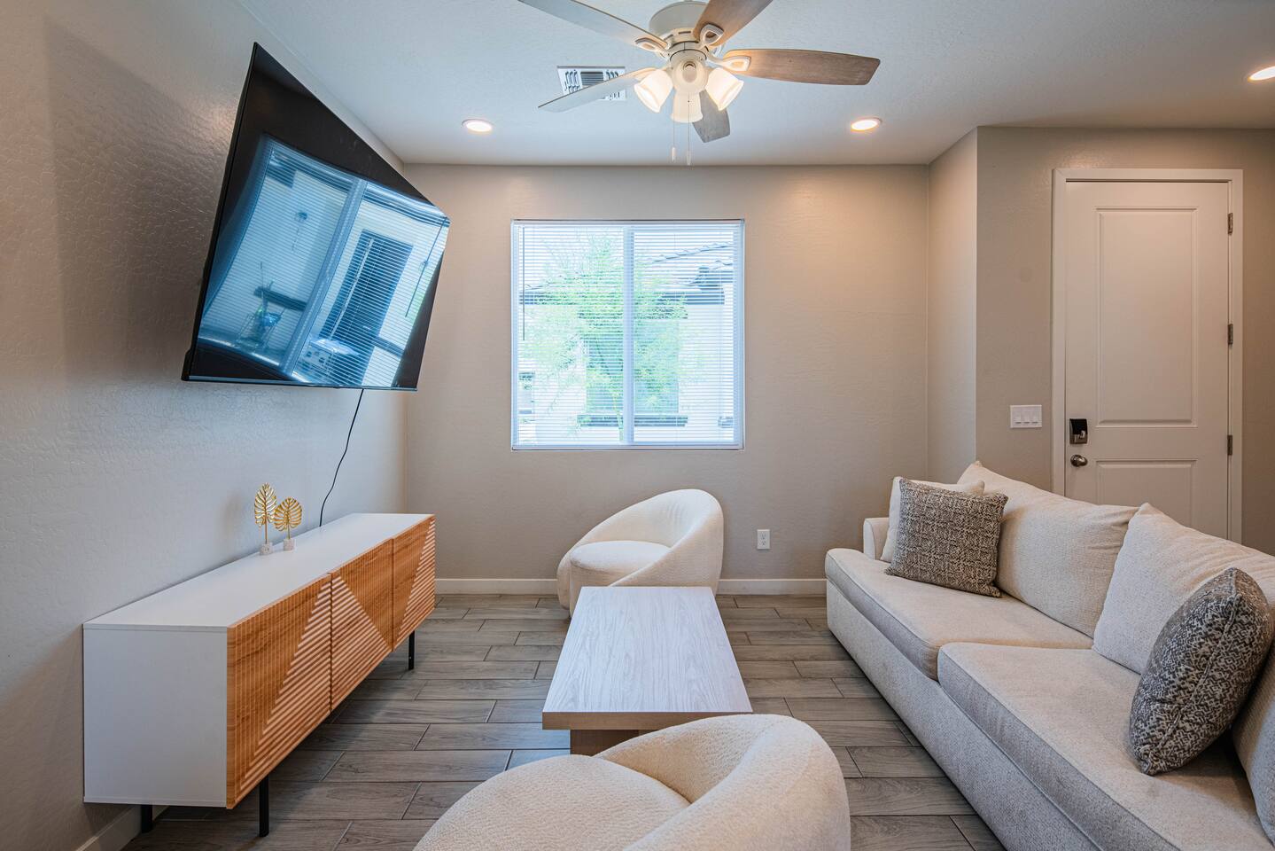 Relaxing 2BD | 3Bed | 70" Smart TV | Free Parking