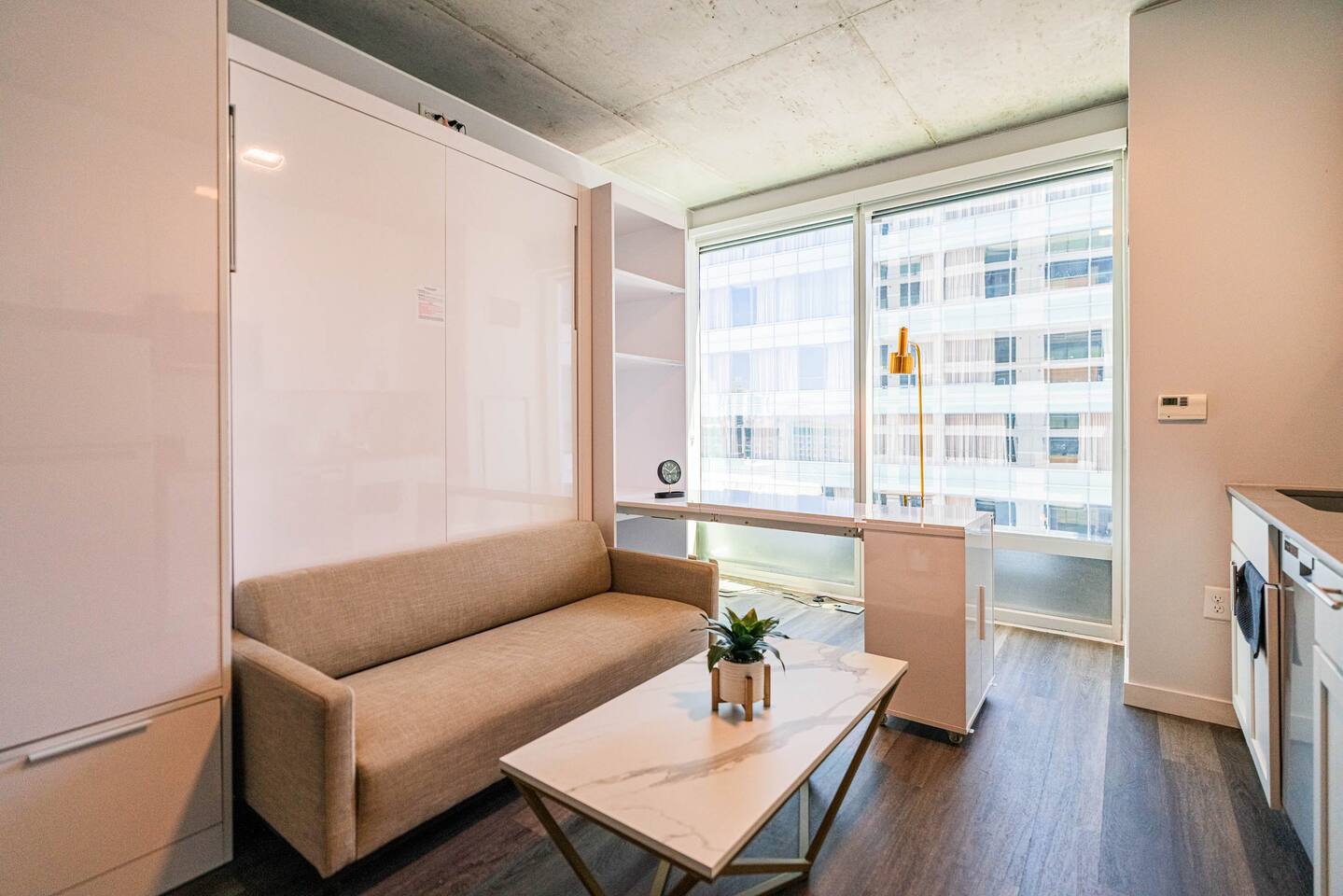 Panoramic 1BR | Pool+Gym+Parking