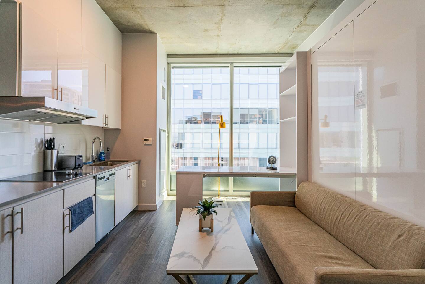 Sunny 1BR 1BA | Pool, Gym & In-Unit Washer/Dryer