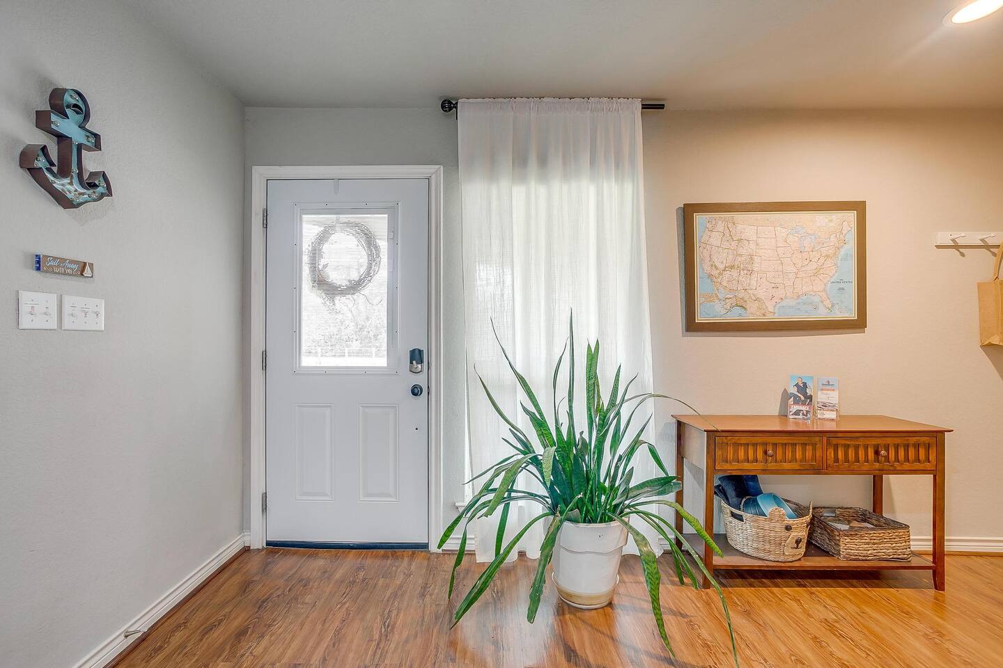 Spacious Home with Game Room, Pool and Lake Views