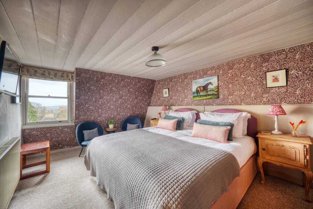 Hill House 6 - Super king room w private bathroom