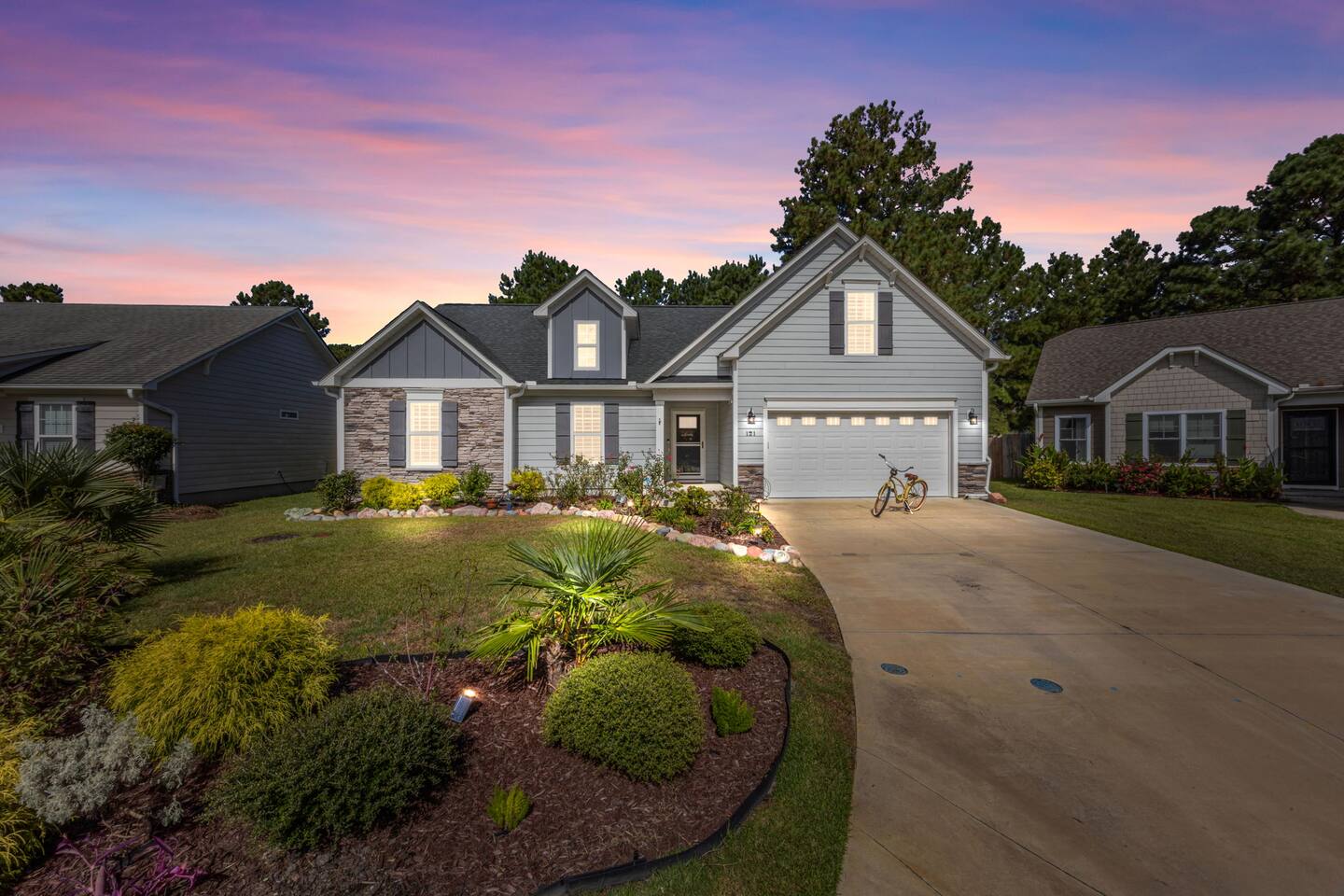 Modern 3BR Home w/ Backyard, Firepit & Near DT