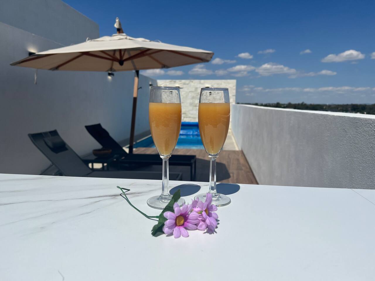 Carranza Views! Heated Pool, KingBed & WorkSpace