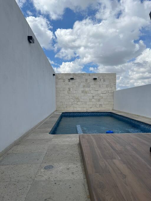 Carranza Views! Heated Pool, KingBed & WorkSpace