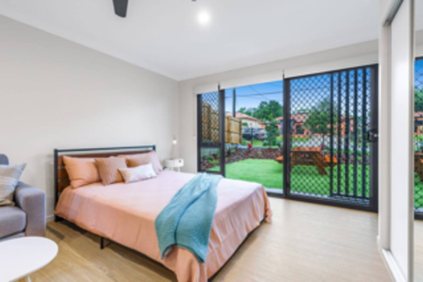 Modern Studio with Garden Views in Shared Home