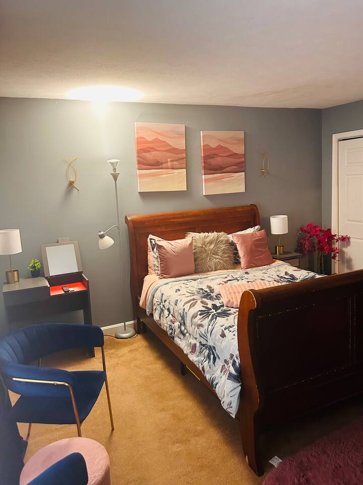 Serenity Suite w/ Private Bathroom