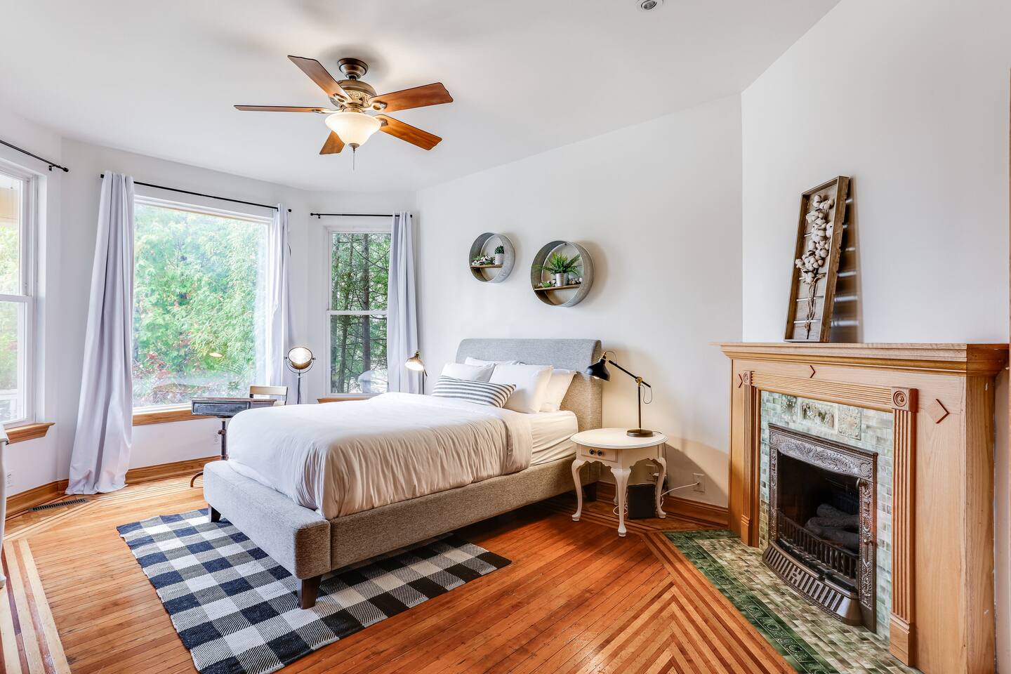 Charming 3 Bedroom Historic Flat - Steps to Lake