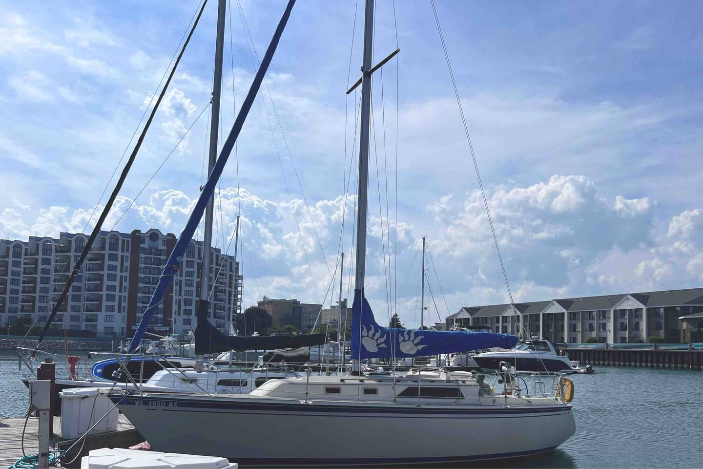 Spacious Sailboat, “Kelly Day” sleeps 4