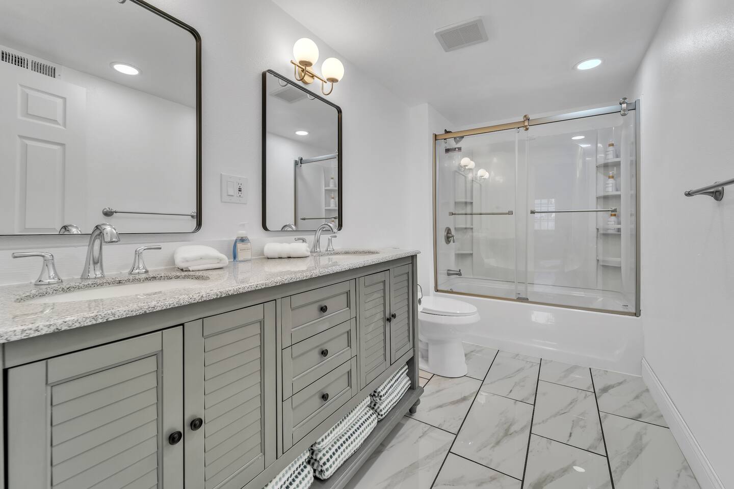 4 BDRM Beach House - two blocks from North beach