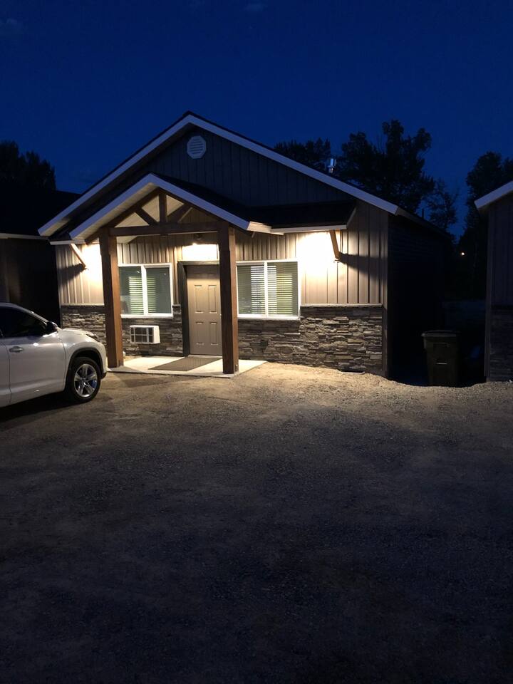 Cabin On Salmon River/Sleeps 6/ 2 Bed/ 2 Bath