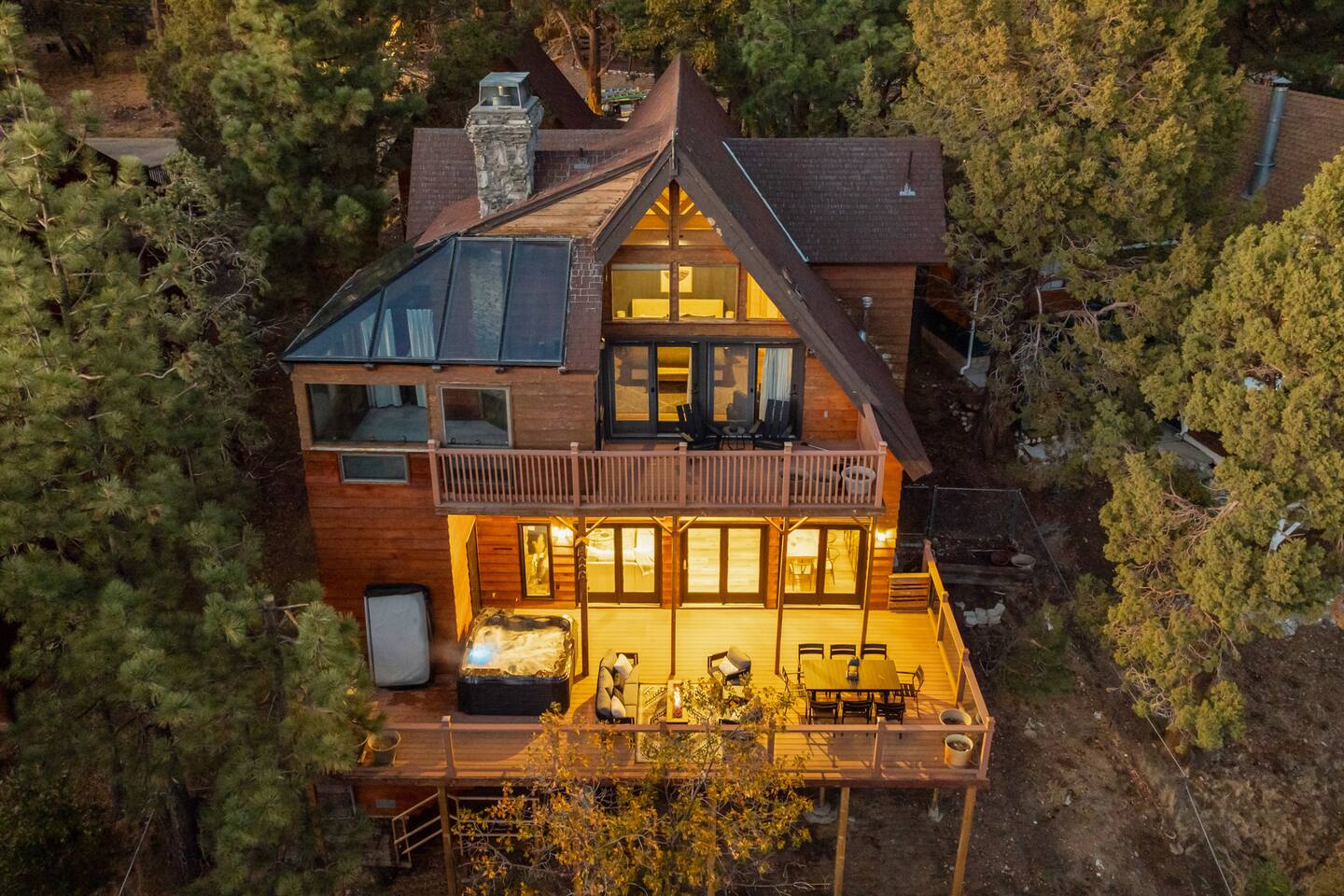 Ski-View Retreat: Hot Tub, Huge Deck w/ Fire Pit.