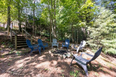 Private hot tub on the wooded deck at Oben Retreat