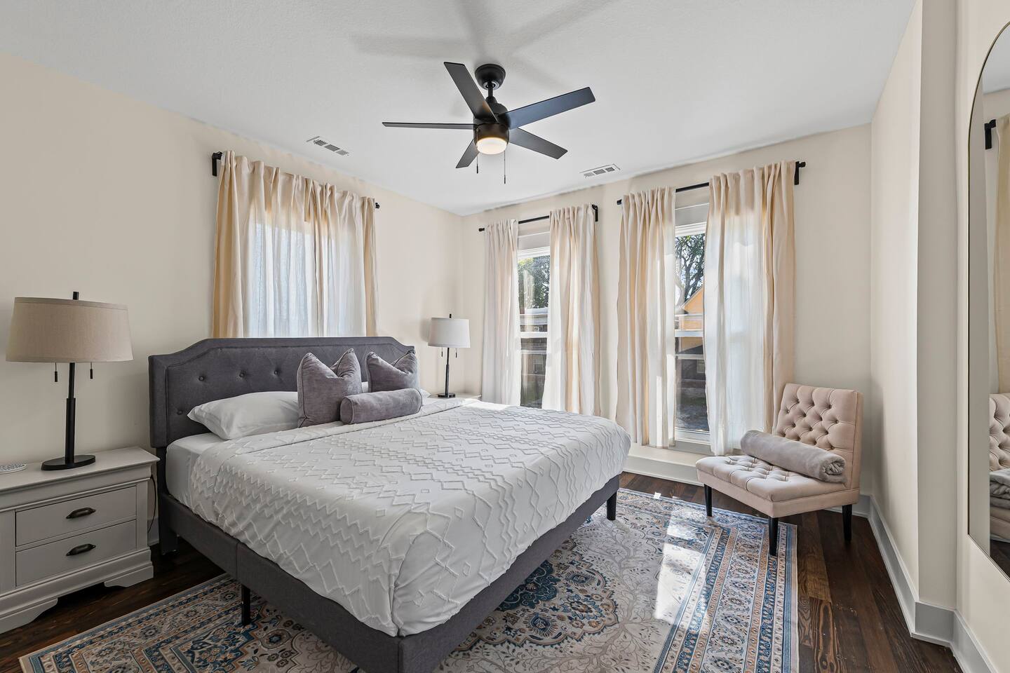 Midtown Porch Haven by Plaza & Global Match Spots