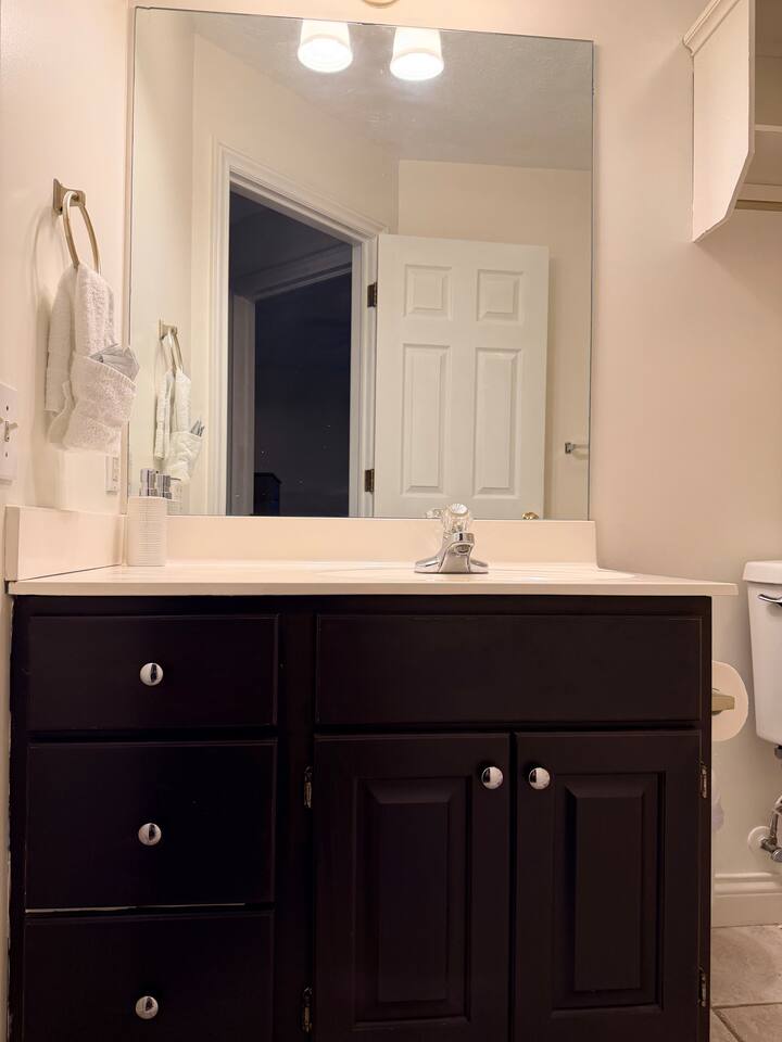 Bramblewood Home - 3BD/2BR Spacious Northside Home