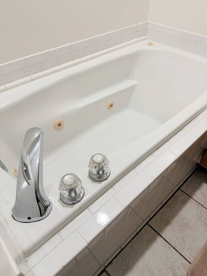 Bramblewood Home - 3BD/2BR Spacious Northside Home