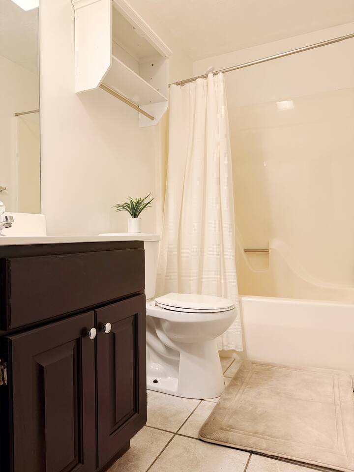 Bramblewood Home - 3BD/2BR Spacious Northside Home