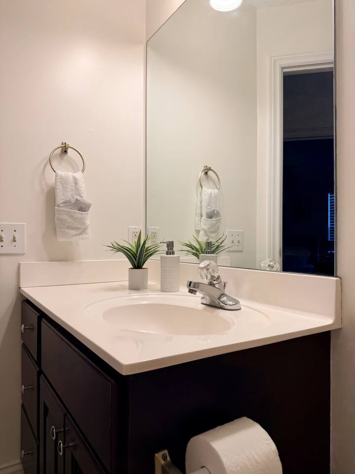 Bramblewood Home - 3BD/2BR Spacious Northside Home