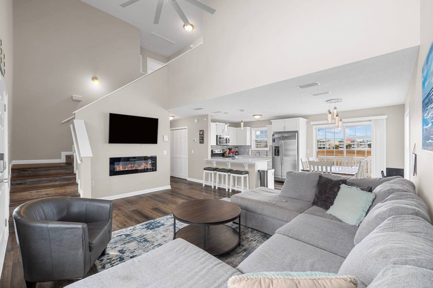 Marshview Manor | Steps to Beach + Outdoor Lounge